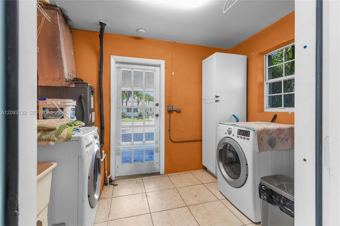 Photo of 809 SE 14th Dr