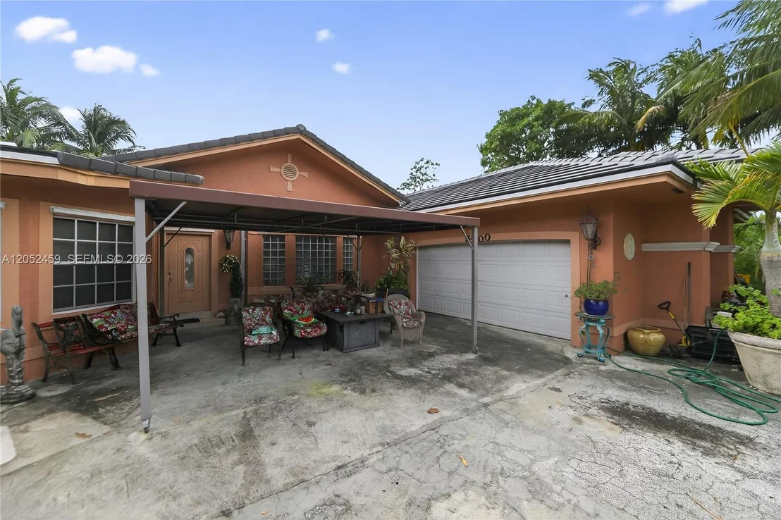 Photo of 5400 Palm Tree Rd