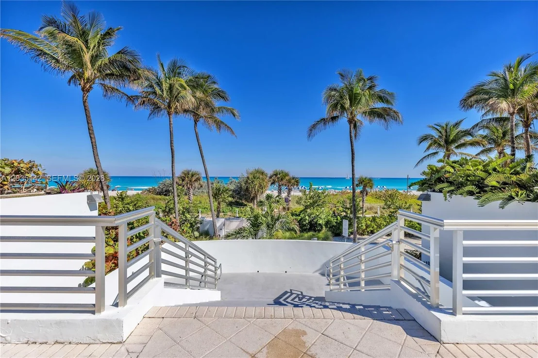 Photo of Unit 310 at 5161 Collins Ave