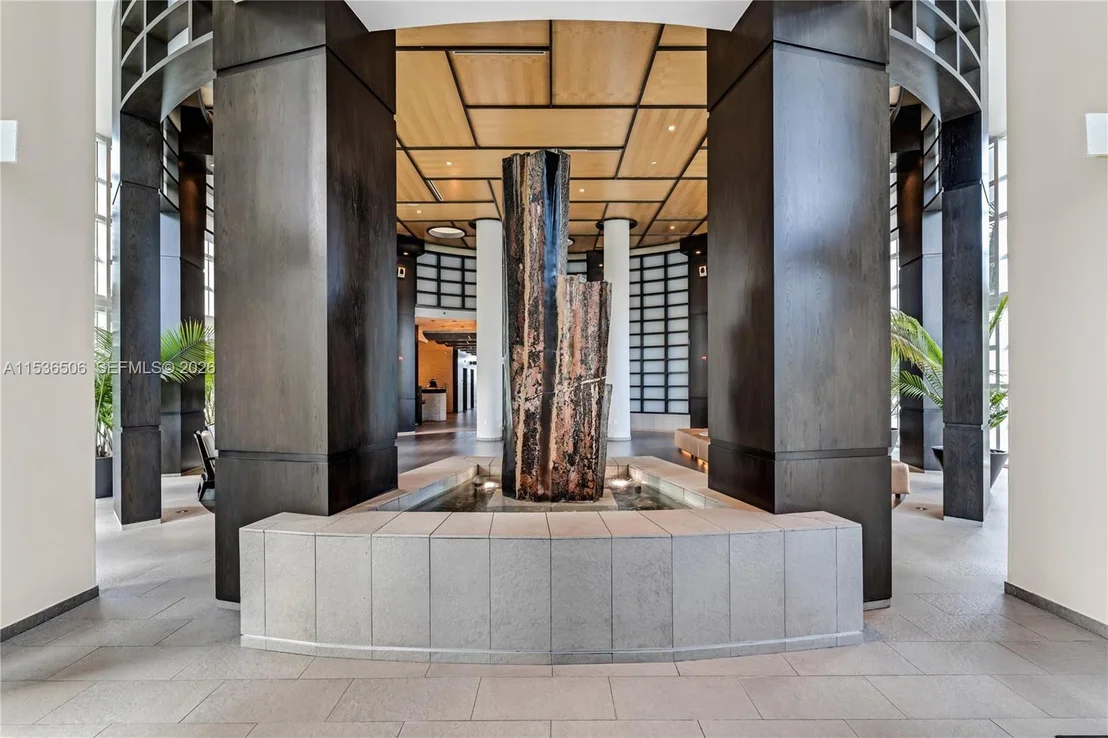 Photo of Unit 1002 at 900 Brickell Key Blvd