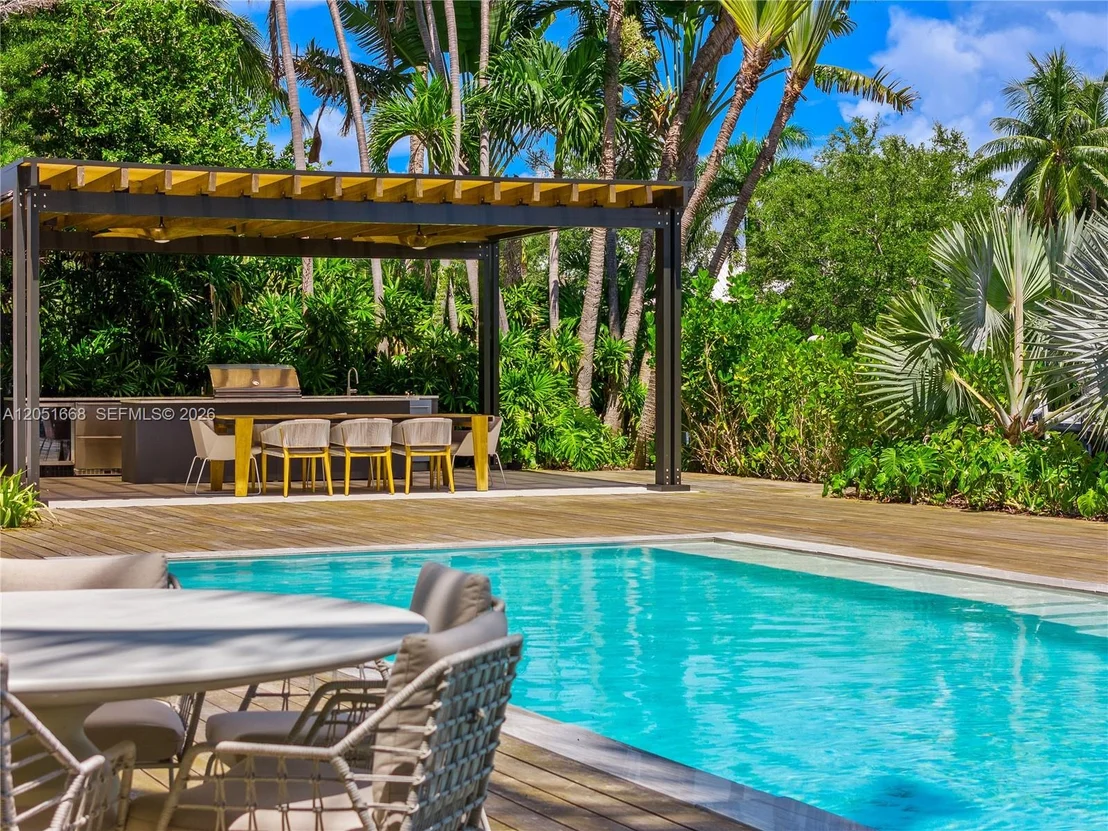 Photo of 161 Cape Florida Drive