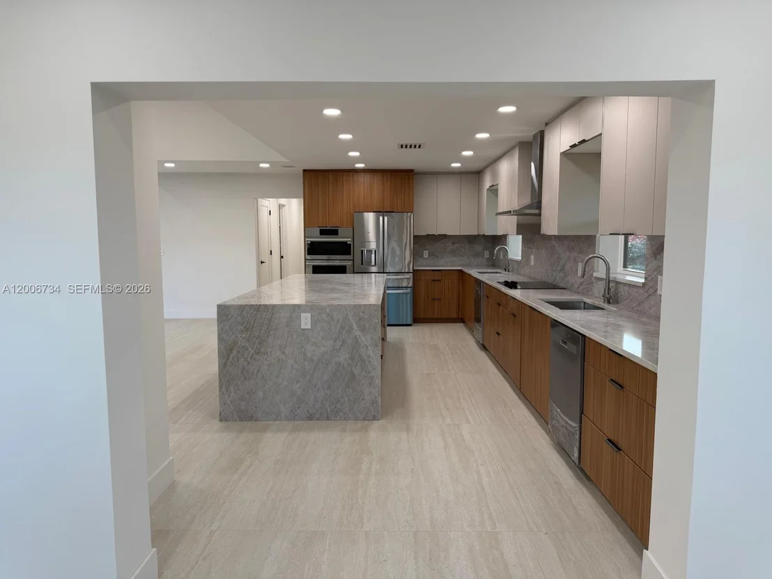 Photo of 7917 Chula Vista Cres