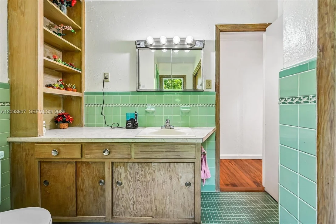 Photo of 3039 Sunrise Boulevard