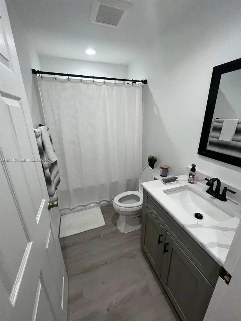 Photo of 5218 SE 43 St