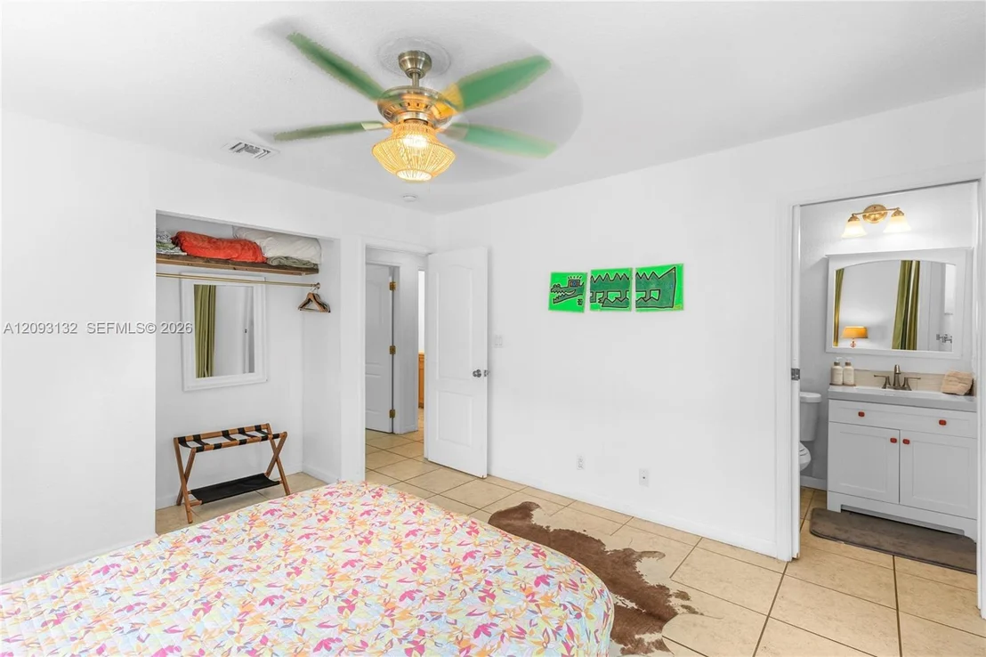 Photo of 809 SE 14th Dr