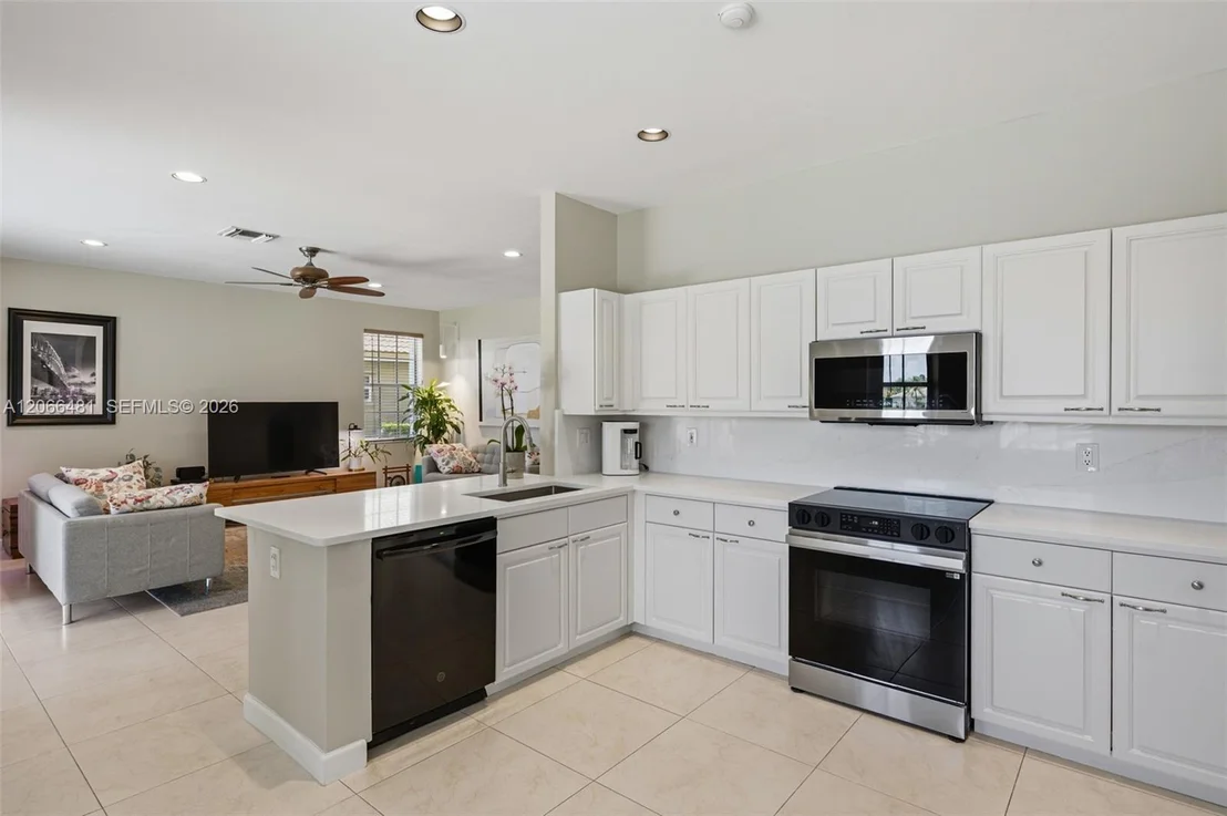 Photo of 480 Cambridge Dr