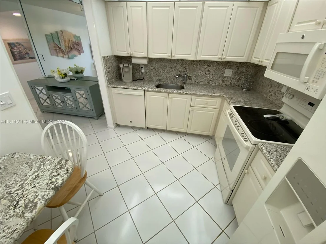 Photo of Unit G3 at 1902 Bermuda Cir
