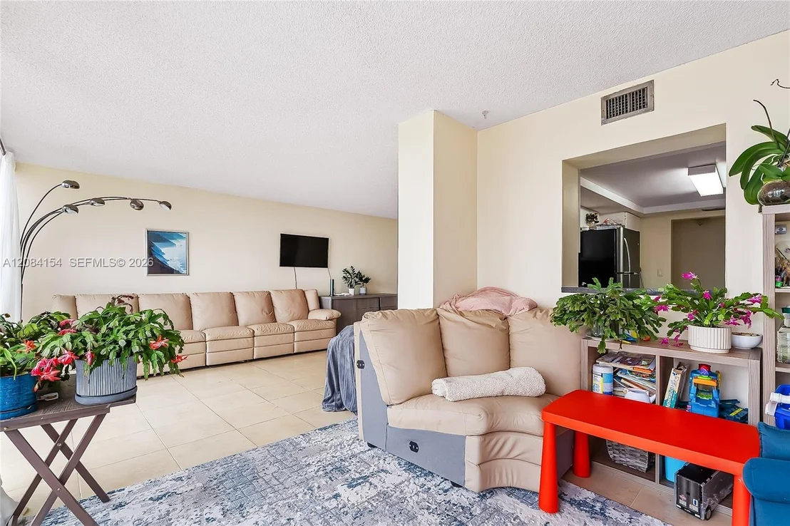 Photo of Unit 901 at 800 Parkview Dr