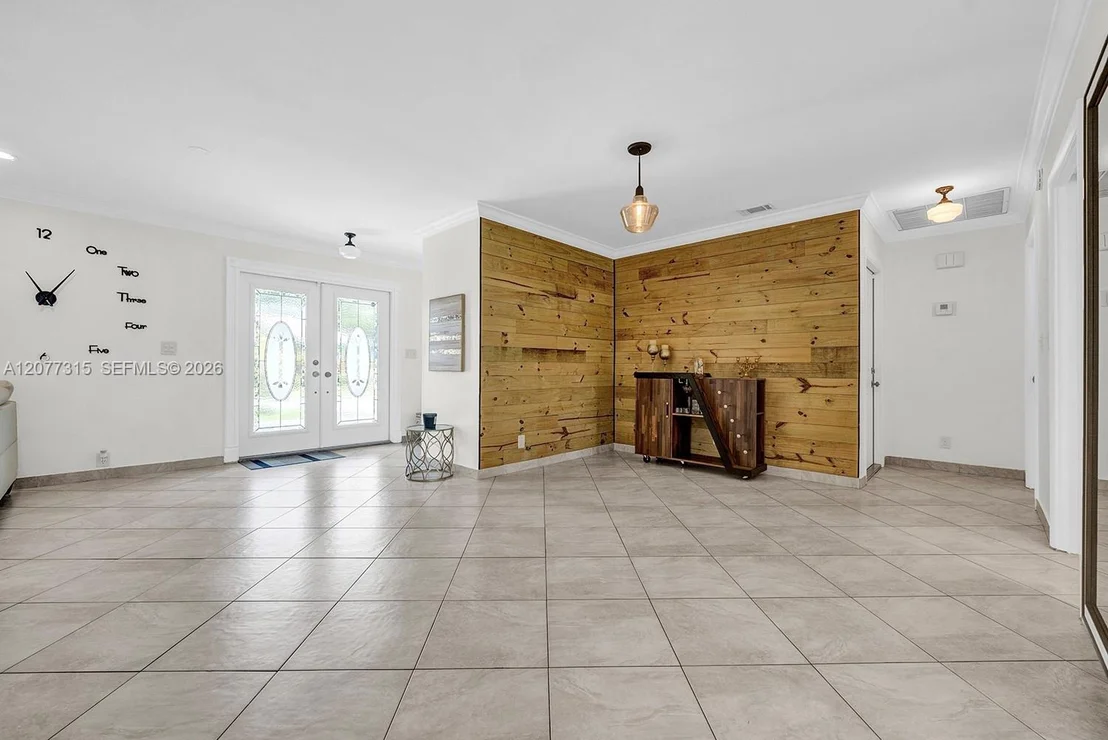 Photo of 3324 Lakeview Blvd