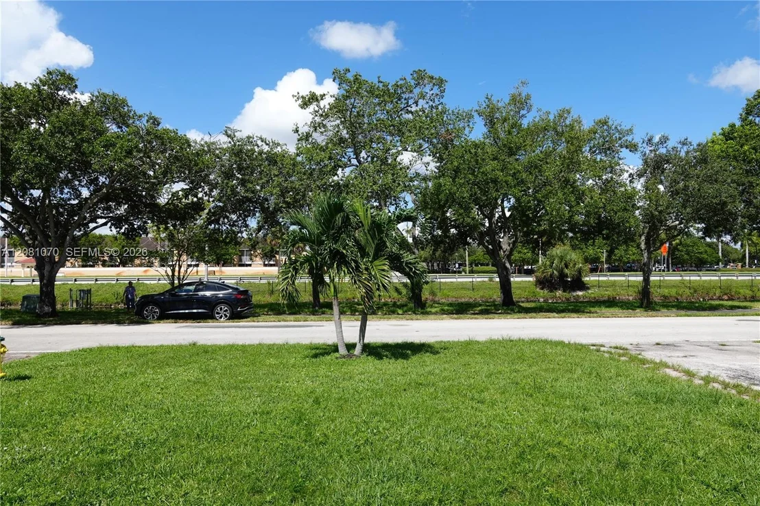 Photo of 2081 Utopia Dr