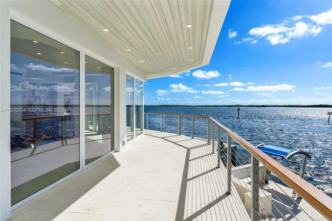 Photo of 180 Pompano Dr