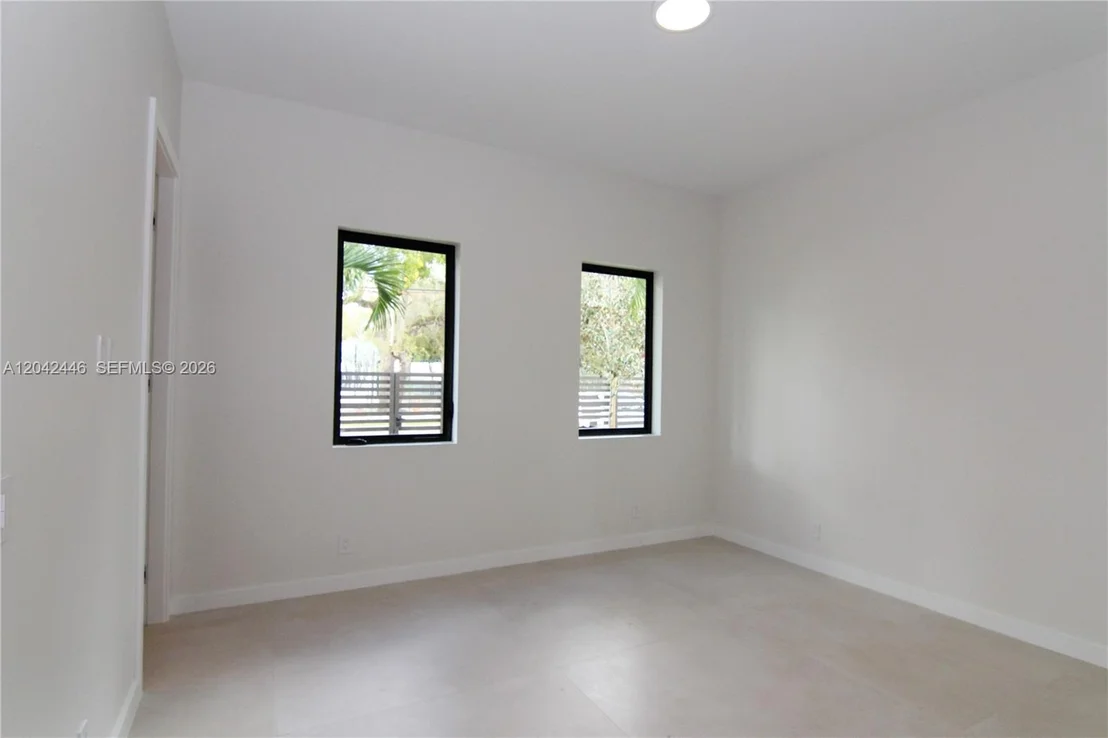 Photo of 3540 Oak Ave