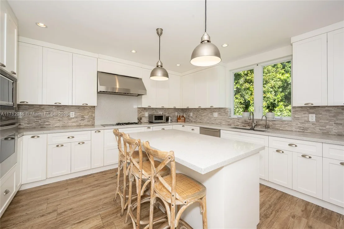 Photo of 31 Island Dr
