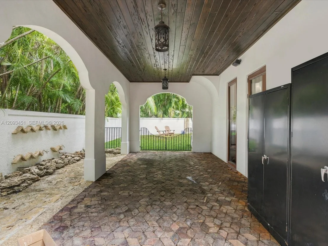 Photo of 421 Sarto Ave