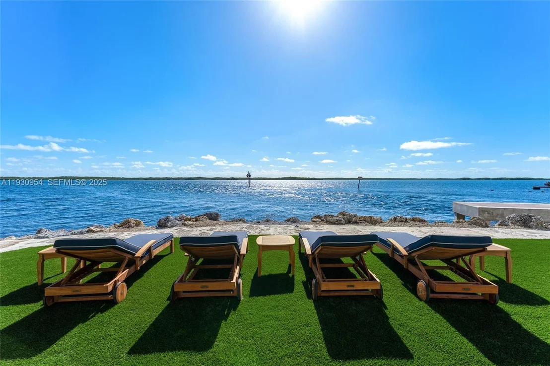 Photo of 180 Pompano Dr