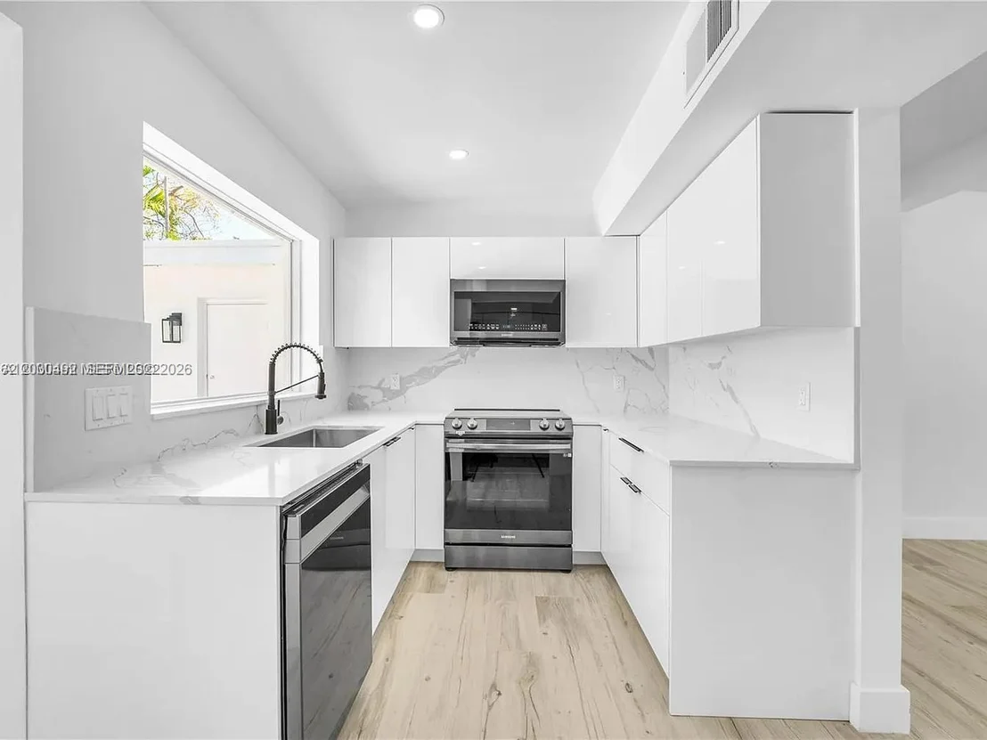 Photo of 1905 Alamanda Dr