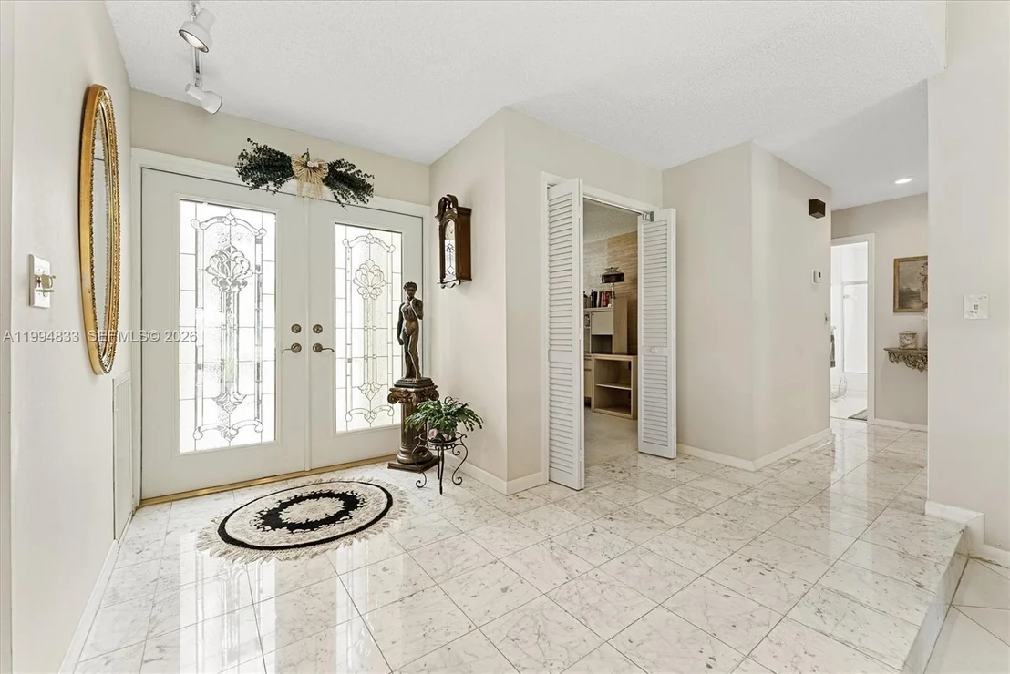 Photo of 5669 Pinecrest Cir