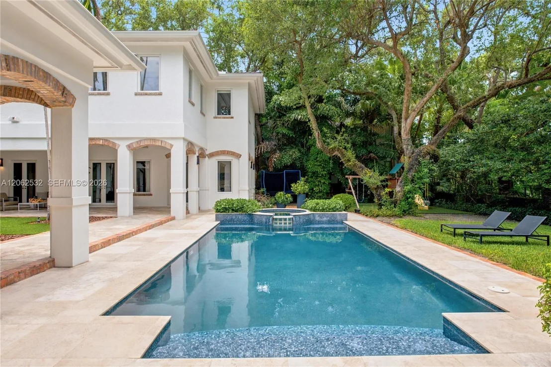 Photo of 2820 Brickell Ave