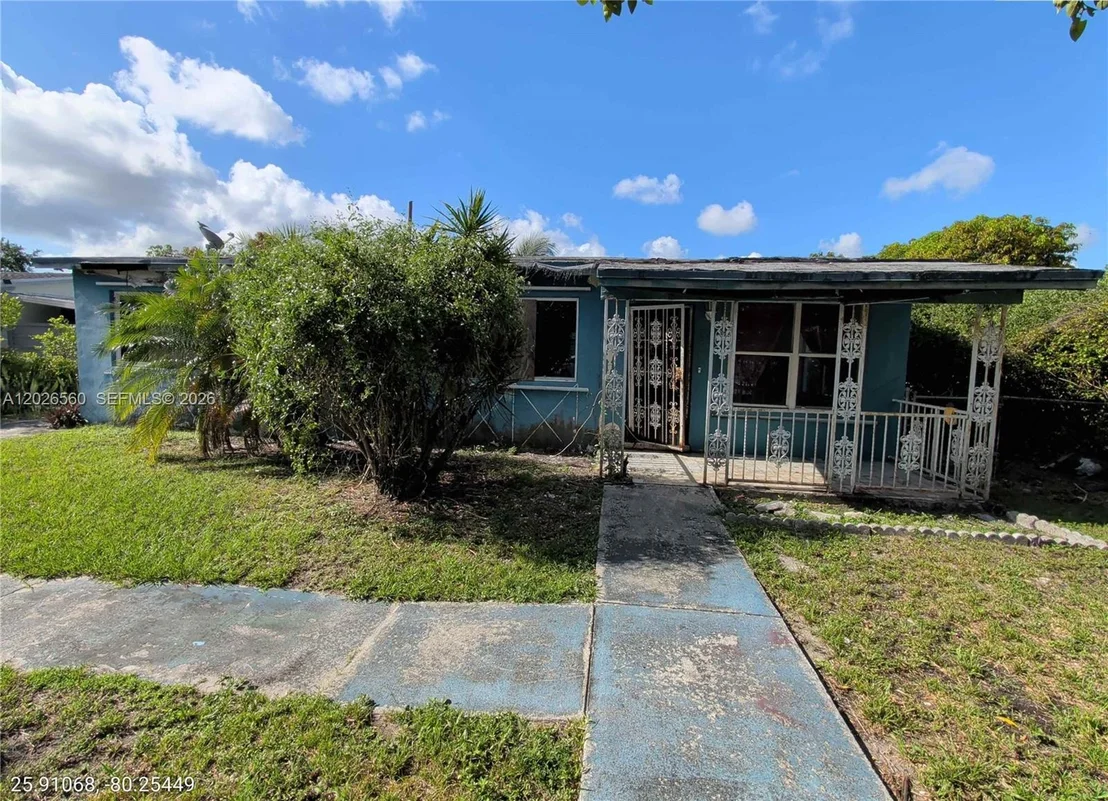 Photo of 820 Curtiss Dr