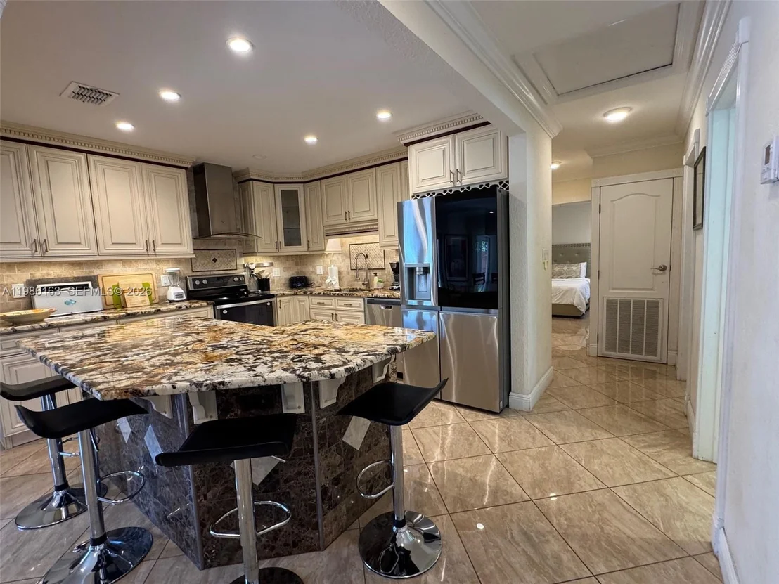Photo of 2355 SE 7th St