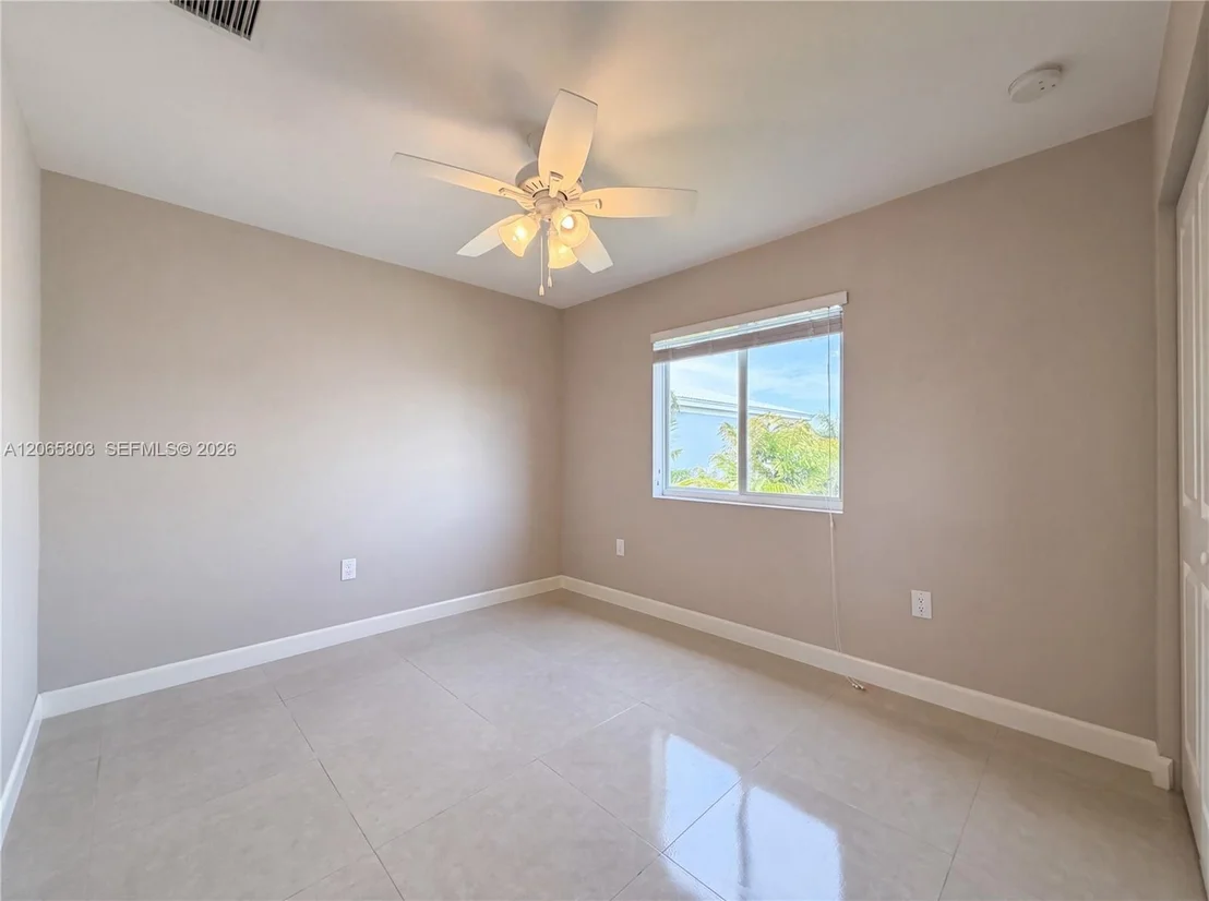Photo of 17 Lakeview Dr