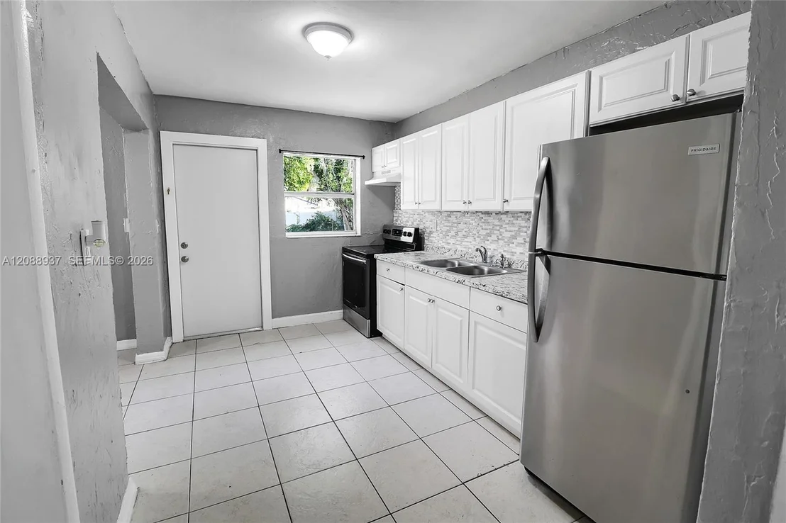 Photo of 3020 NW 7th St