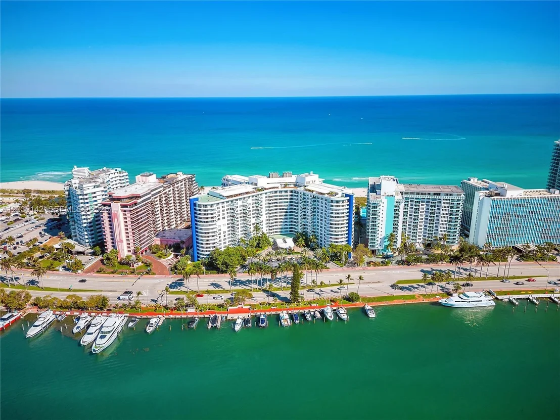 Photo of Unit 310 at 5161 Collins Ave