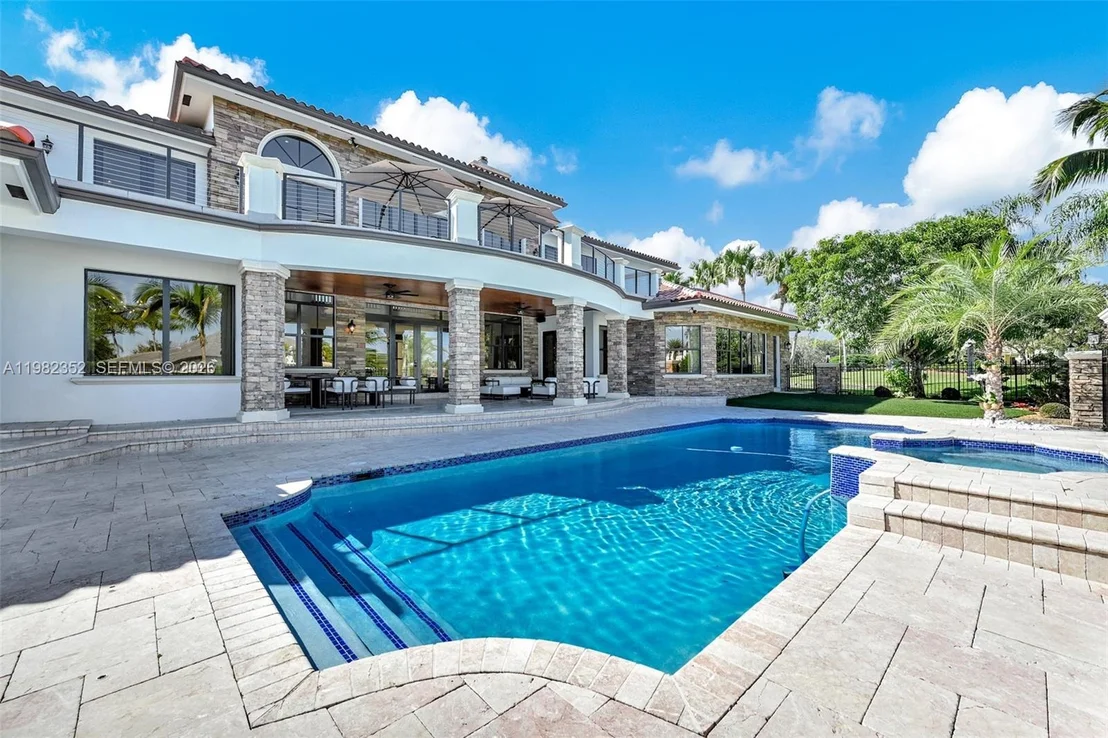 Photo of 2905 Paddock Rd