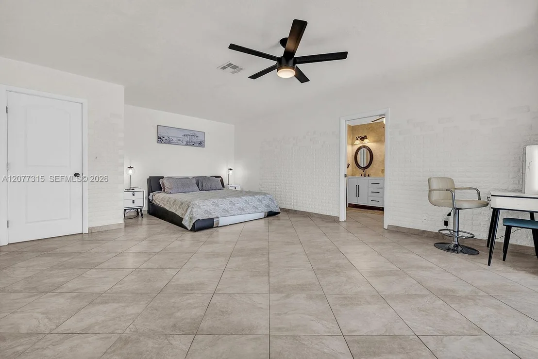 Photo of 3324 Lakeview Blvd