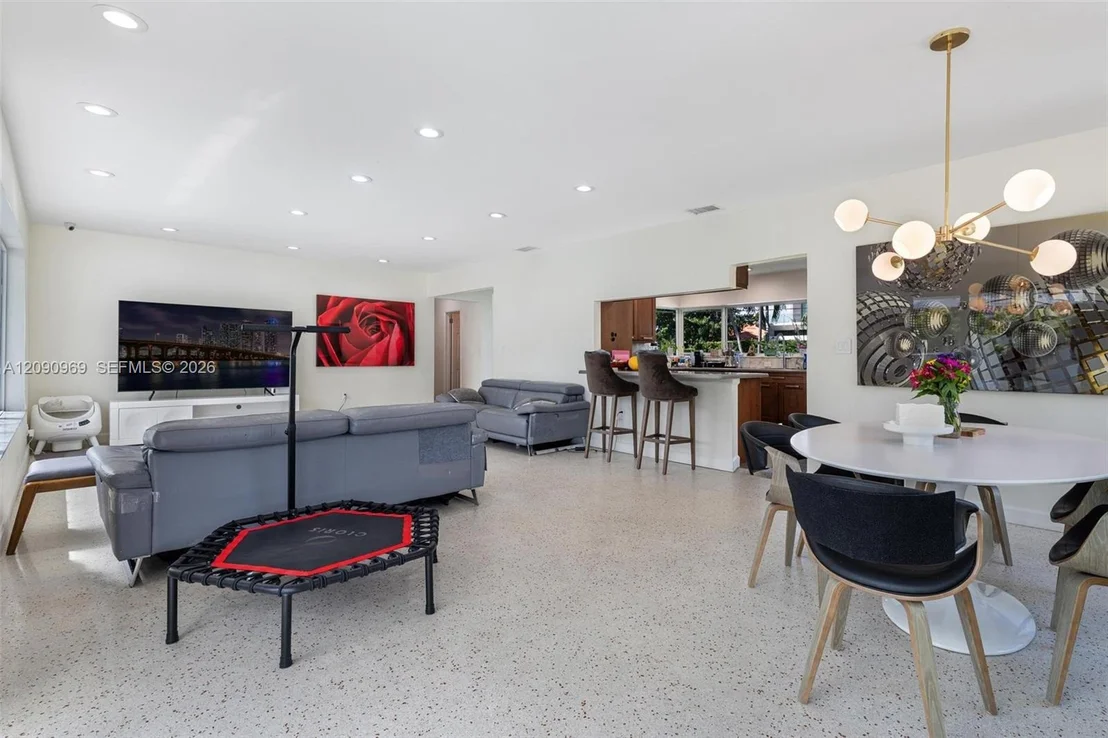 Photo of 9217 Bay Dr