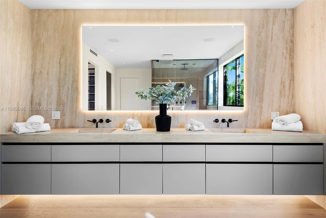 Photo of 128 Ocean Blvd