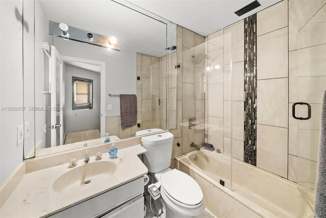 Photo of 507 Palm Dr