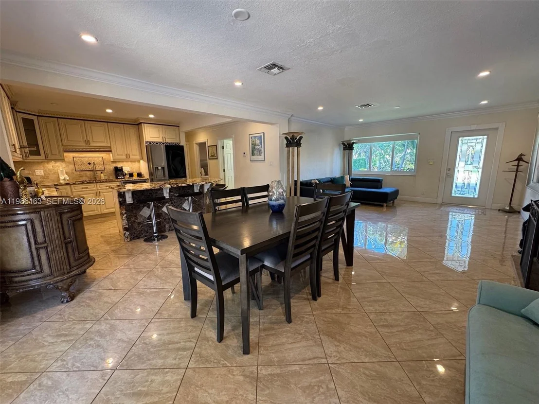 Photo of 2355 SE 7th St