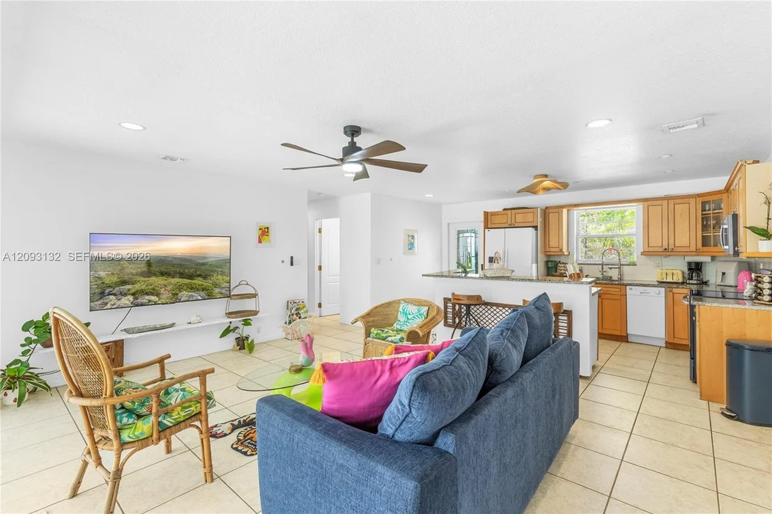 Photo of 809 SE 14th Dr