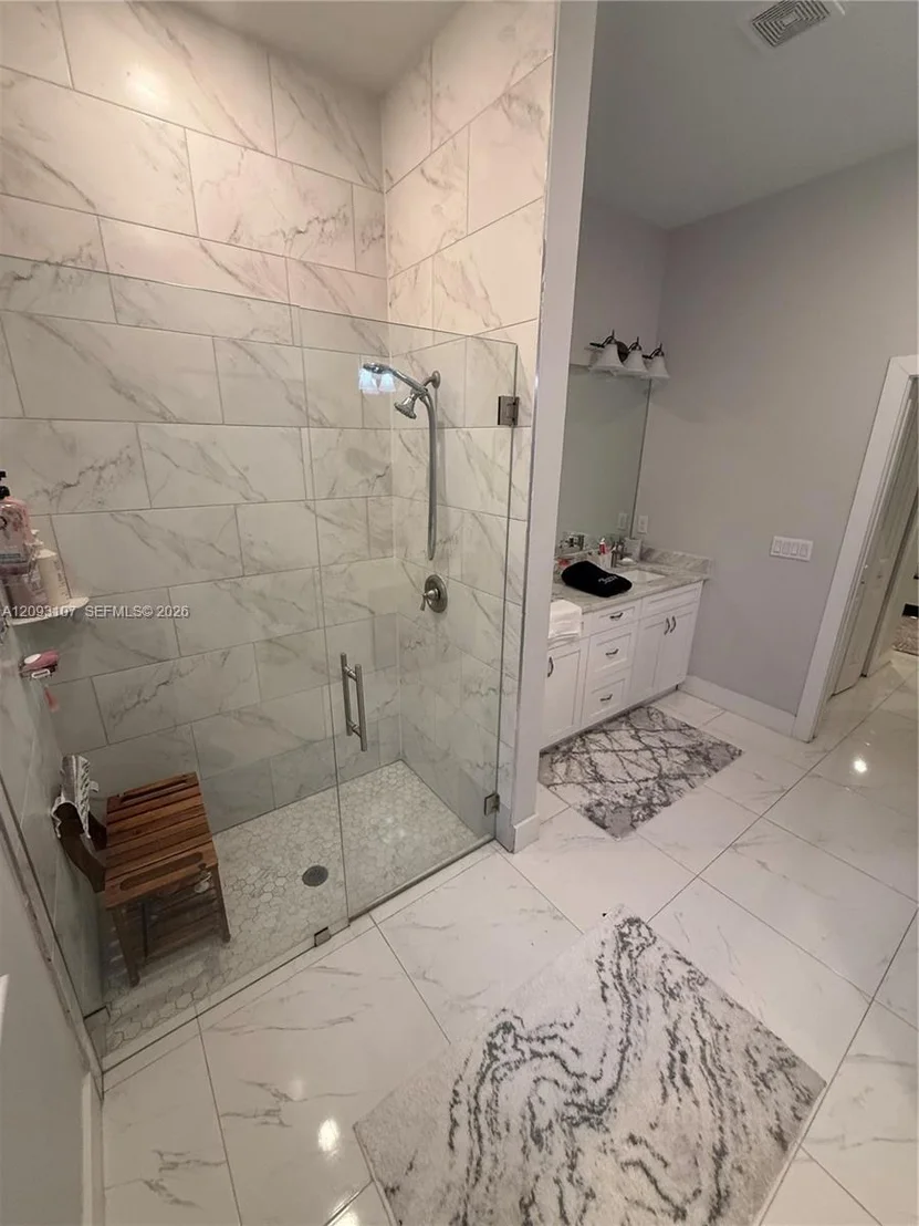 Photo of 2772 38th Ave Se