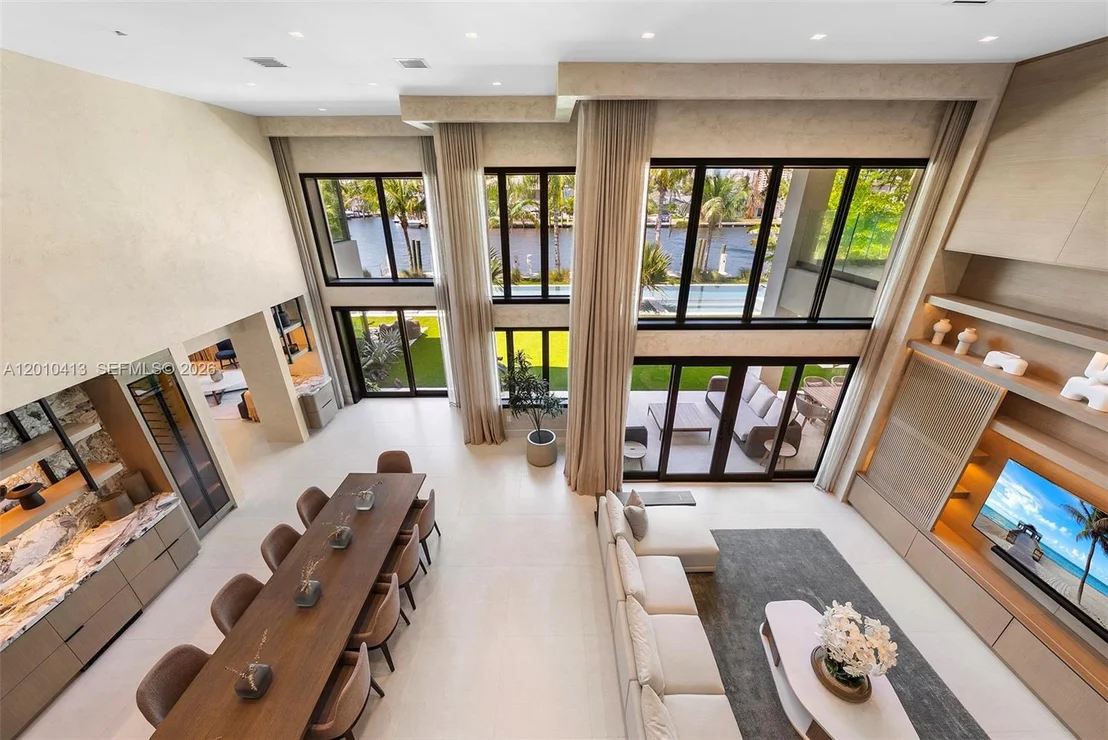Photo of 110 Holiday Dr
