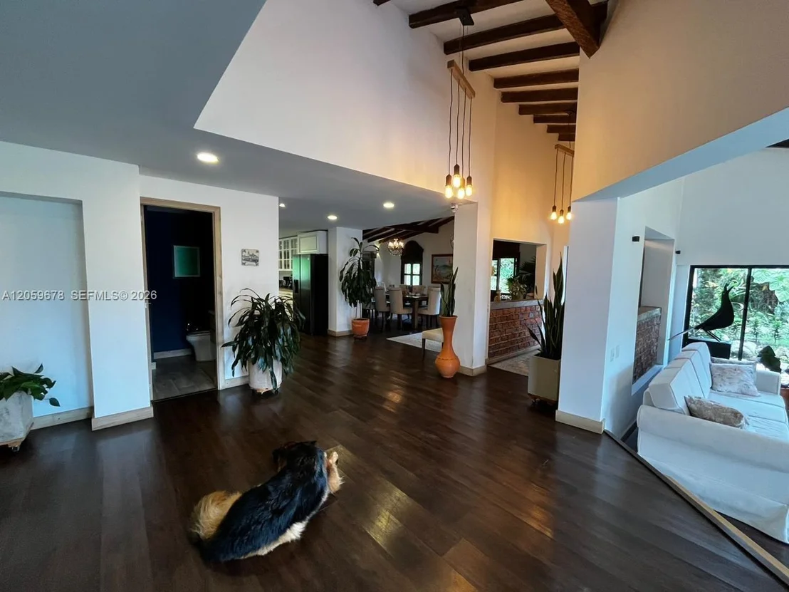 Photo of 123 El Retiro