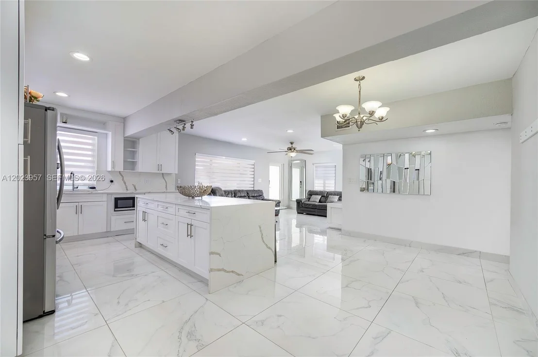 Photo of 228 W 18th St