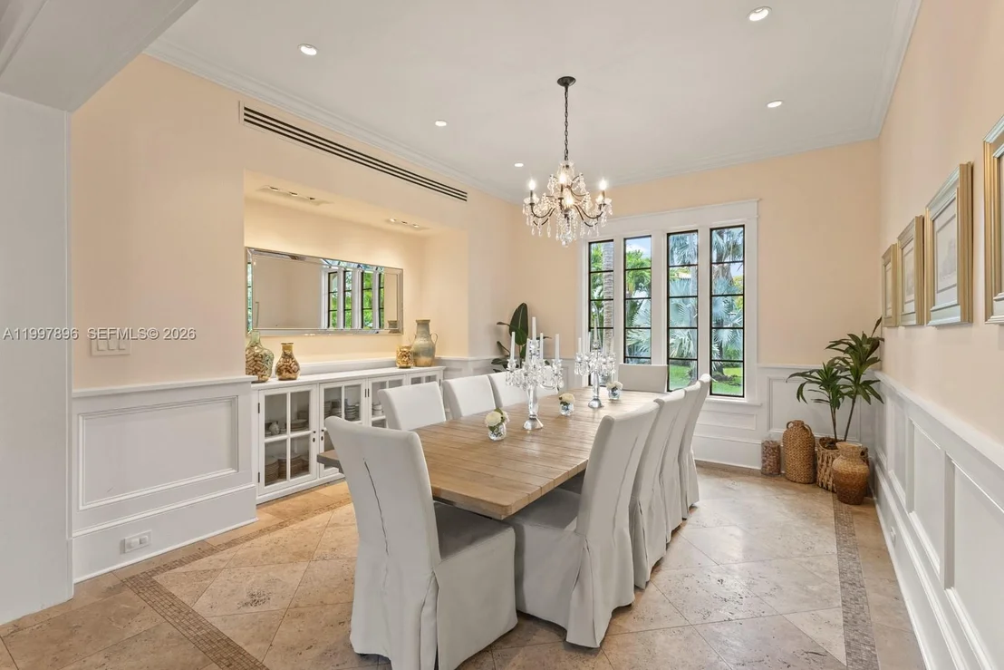 Photo of 685 Harbor Ln