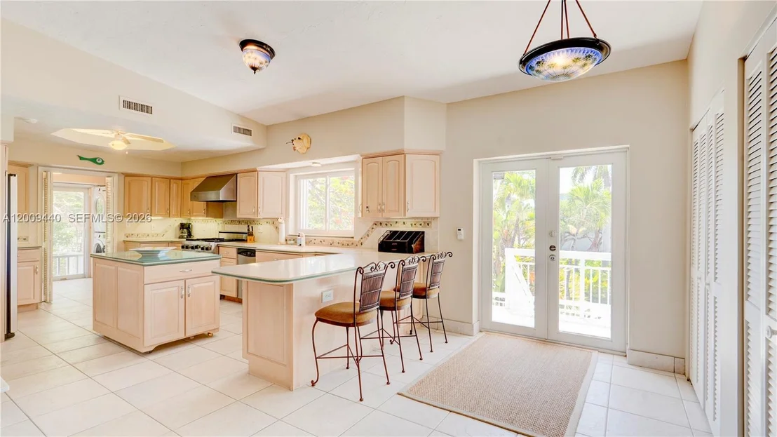 Photo of 1101 Mastic Street