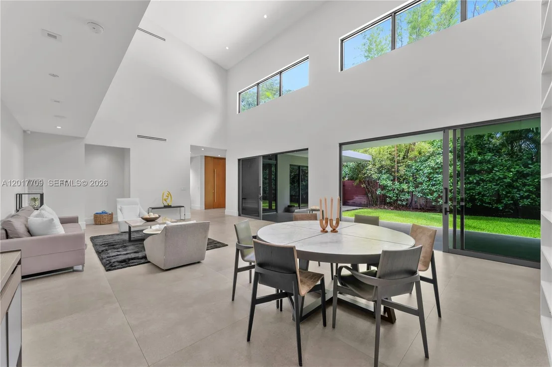 Photo of 10 Samana Dr