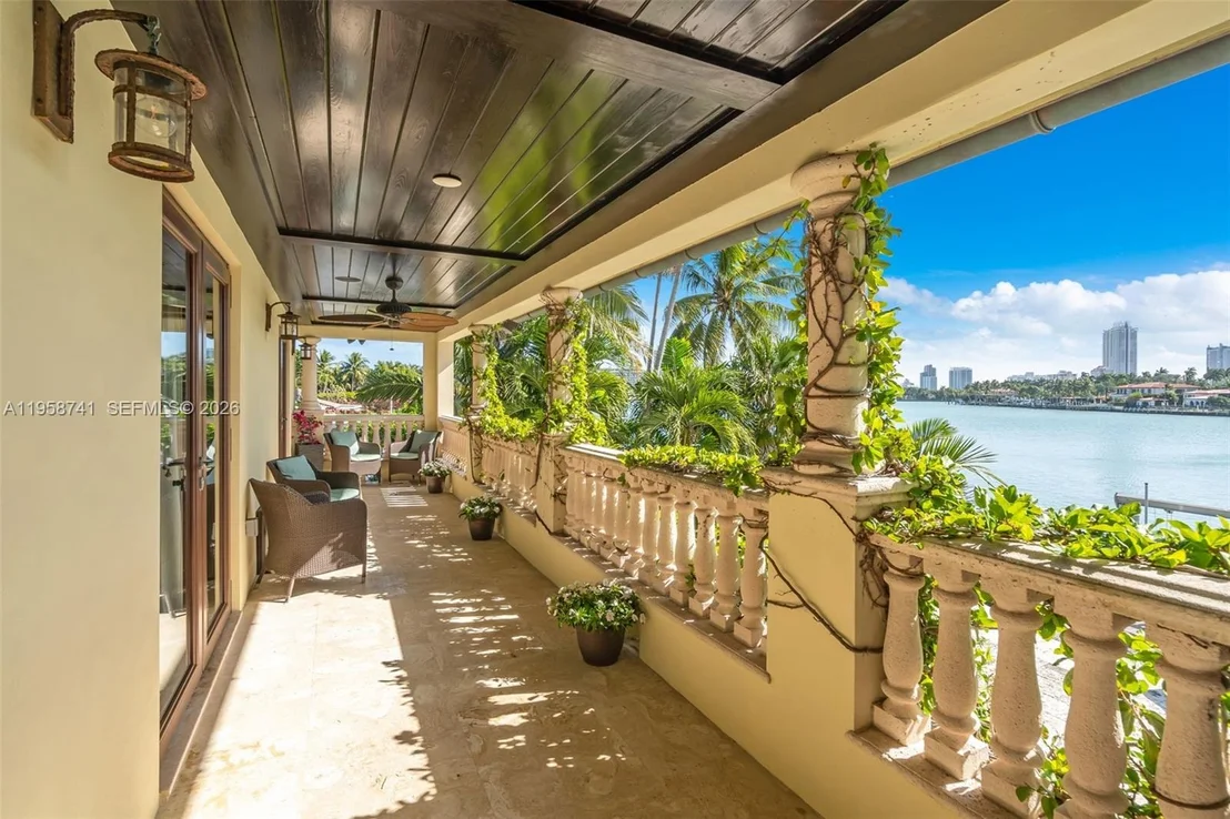 Photo of 1398 Bay Dr