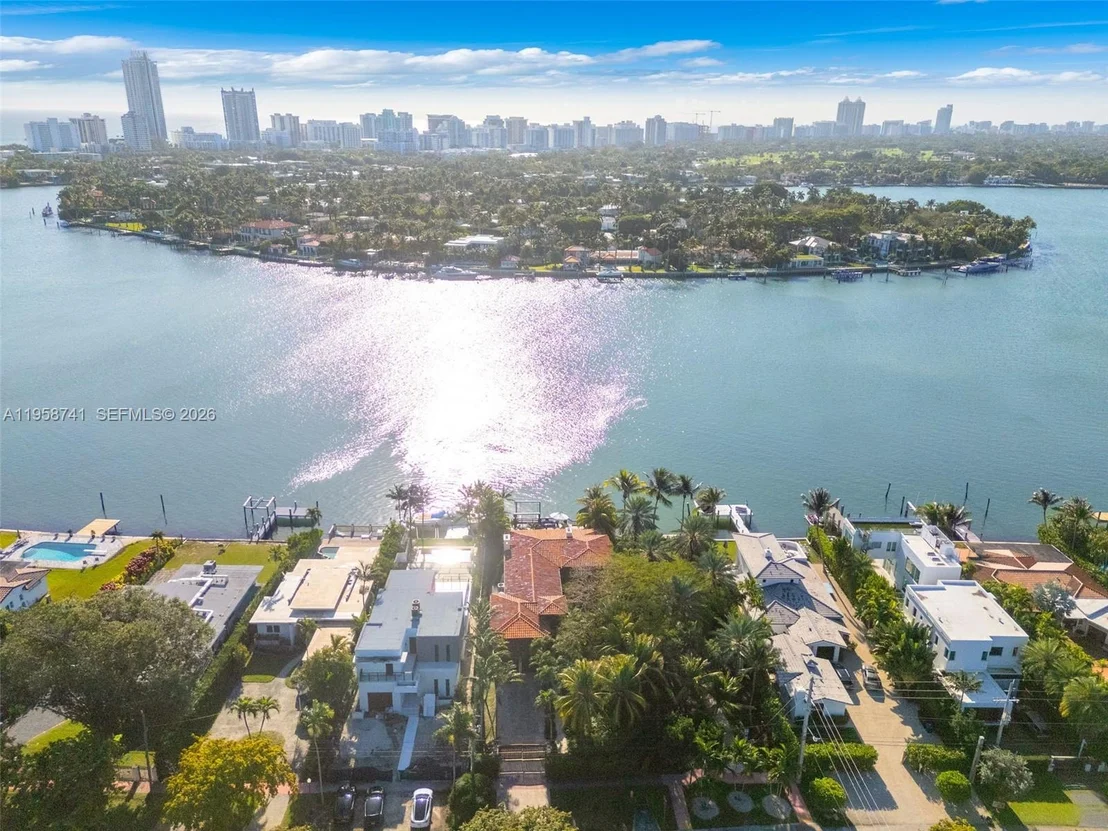 Photo of 1398 Bay Dr