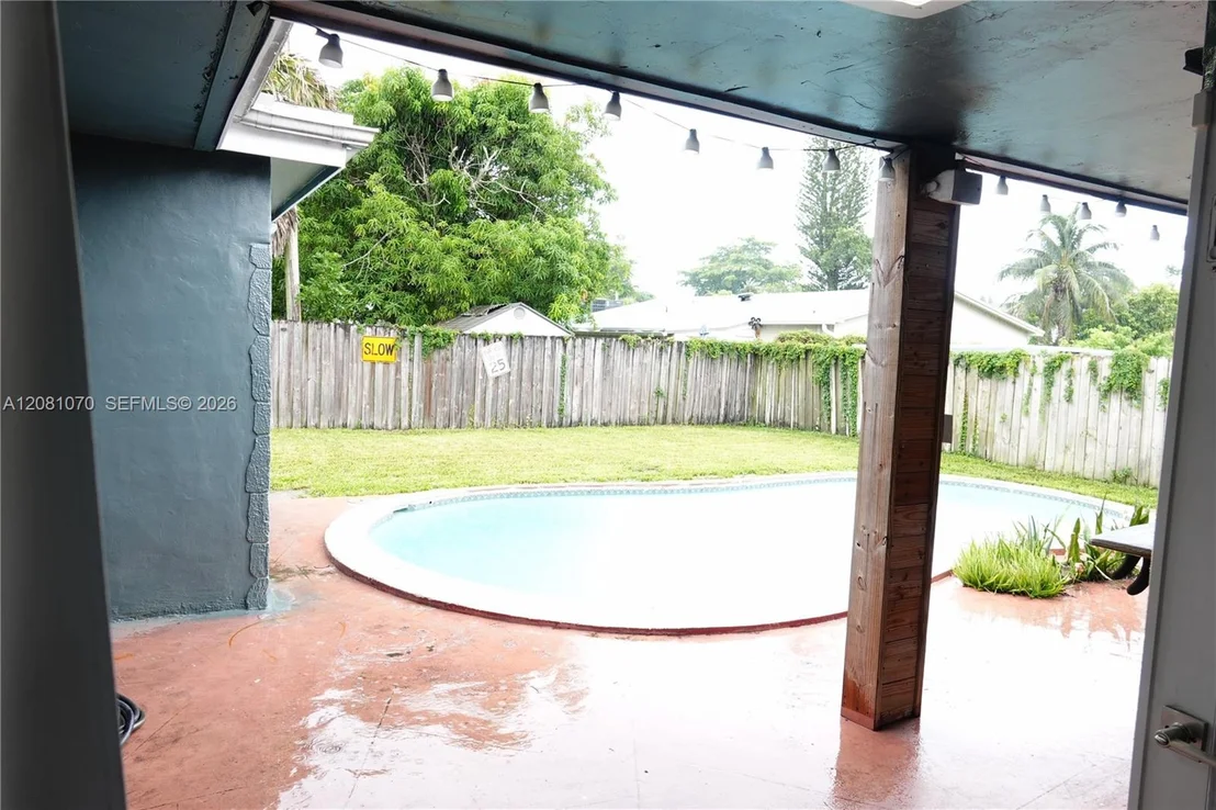 Photo of 2081 Utopia Dr