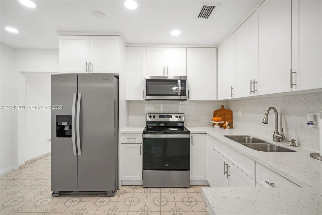 Photo of 1250 W 34th St