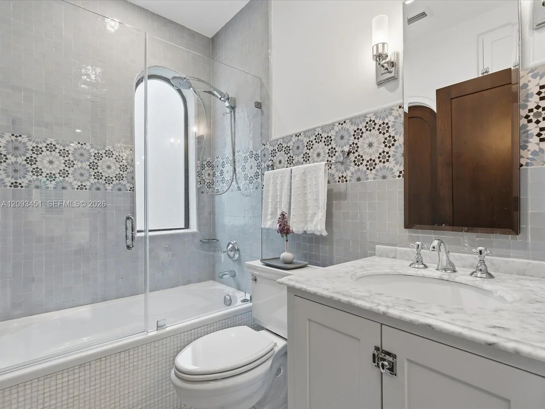 Photo of 421 Sarto Ave
