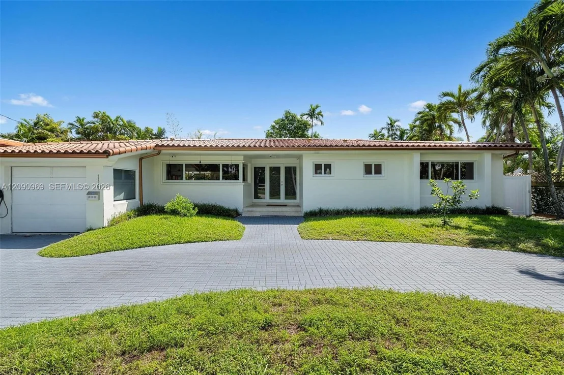 Photo of 9217 Bay Dr