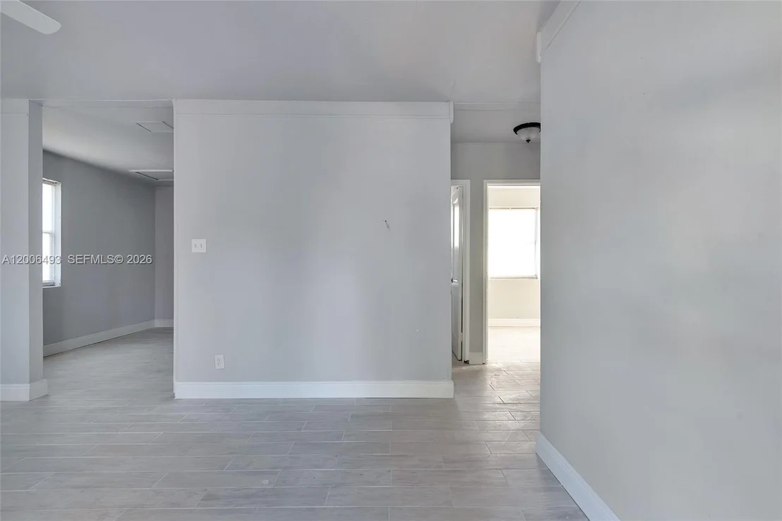 Photo of 562 W 4th St