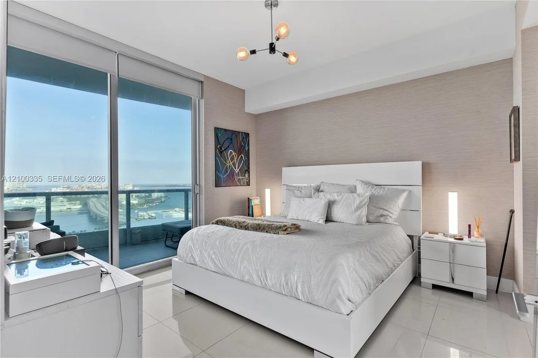 Photo of Unit 3003 at 900 Biscayne Blvd