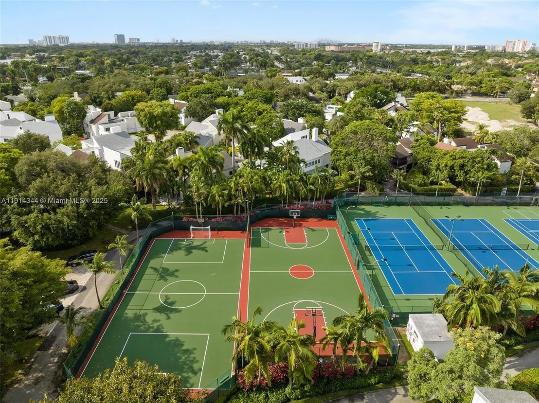 Photo of 20215 W Oak Haven Cir